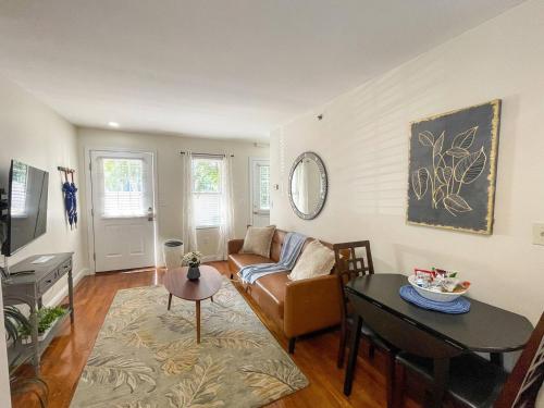 2Bed 15Bath Multi Level Townhouse Sleeps 6 — 4-Star Luxury Hotel in Cambridge, United States
