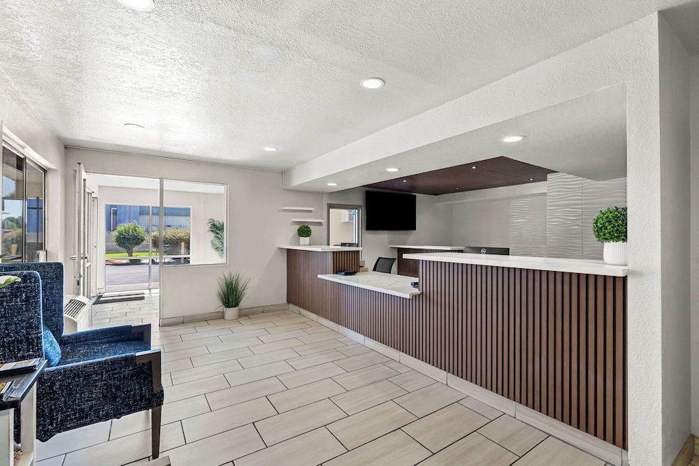 Econo Lodge Stockton near I 5 Fairgrounds - photo 5