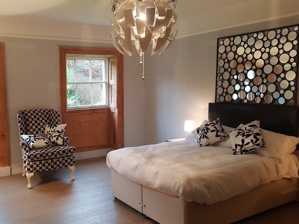 Grigshot Apartment — 4-Star Luxury Hotel in Stroud, United Kingdom