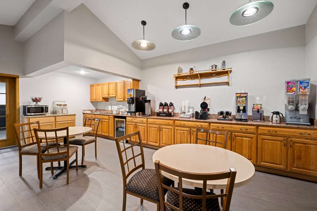 Super 8 by Wyndham Waverly - photo 11