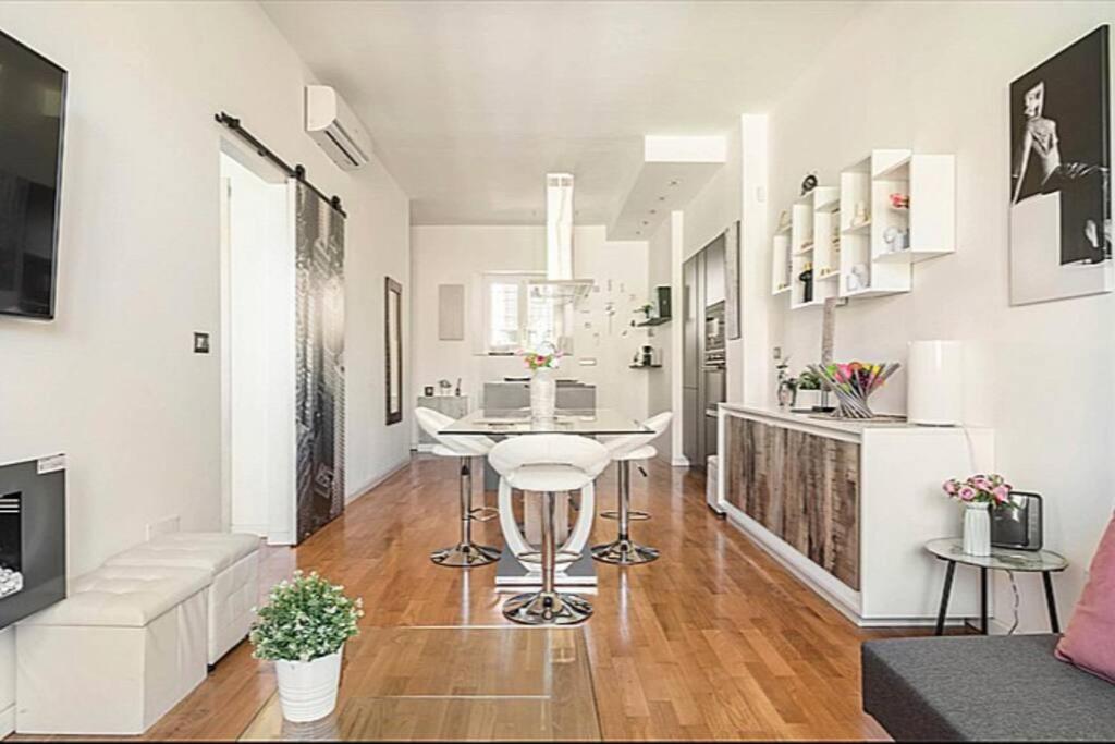City Life Milan Apartment Wi Fi & Smart TV — 4-Star Luxury Hotel in Milan, Italy