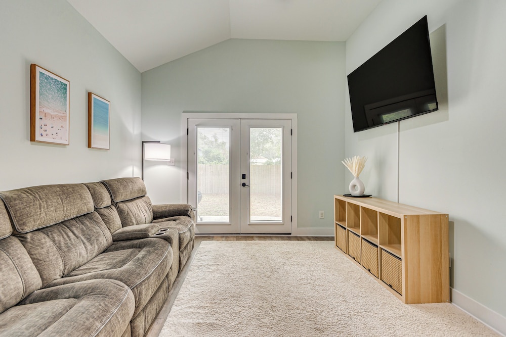 1 Mi to Dtwn: Pet friendly Pensacola Getaway in Pensacola, United States