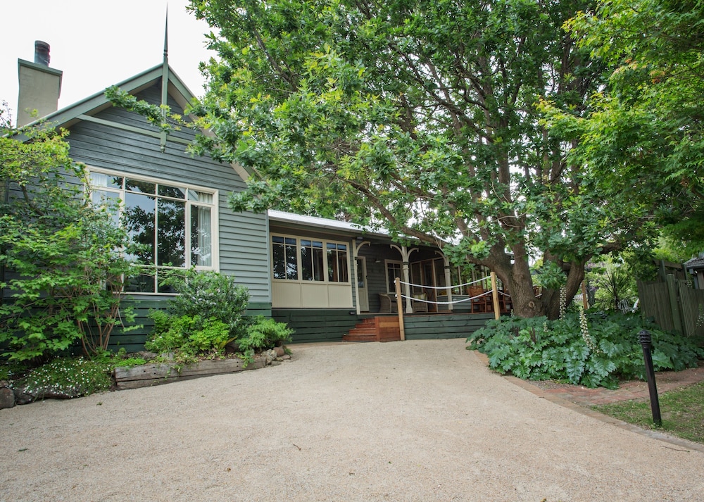 Oak Tree Lodge — 4-Star Luxury Hotel in Phillip Island, Australia