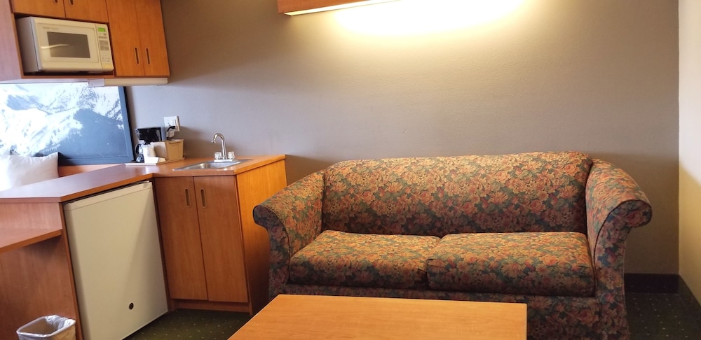 Super 8 by Wyndham Pride Midvale Midvalley Salt Lake City - photo 5