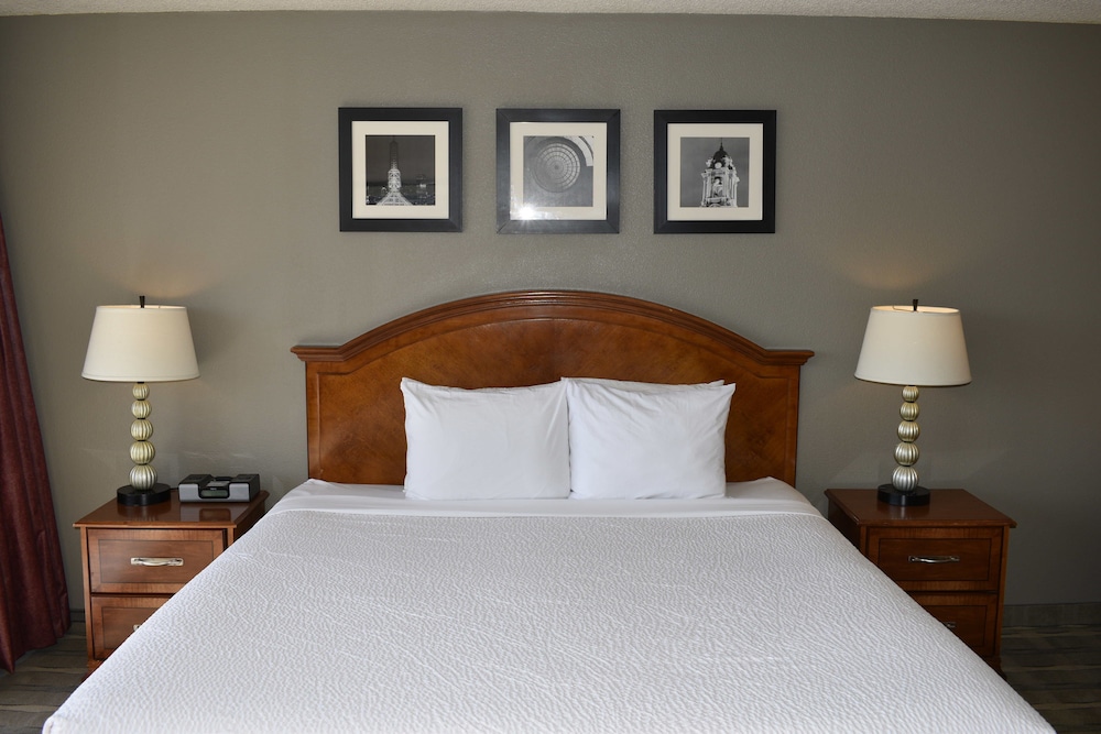 Inn At The Convention Center - photo 12