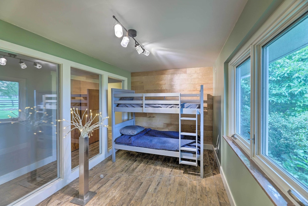 Peaceful Lebanon FarmhouseandRanch with Pool — 4-Star Luxury Hotel in Lebanon, United States