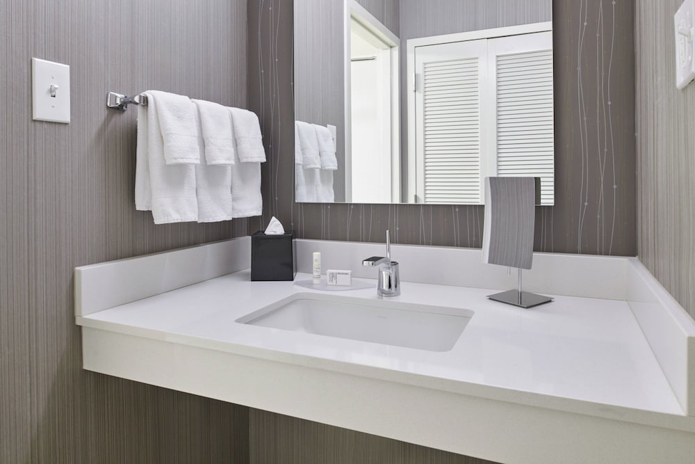 Courtyard by Marriott Chicago Oakbrook Terrace - photo 16