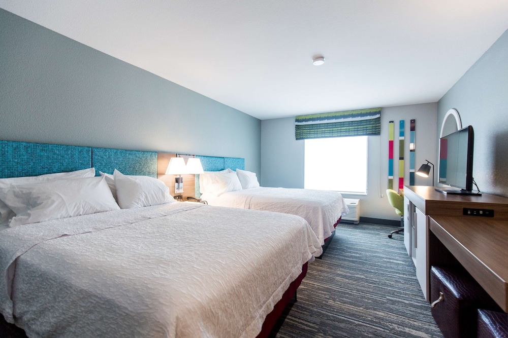 Hampton Inn Bismarck - photo 12