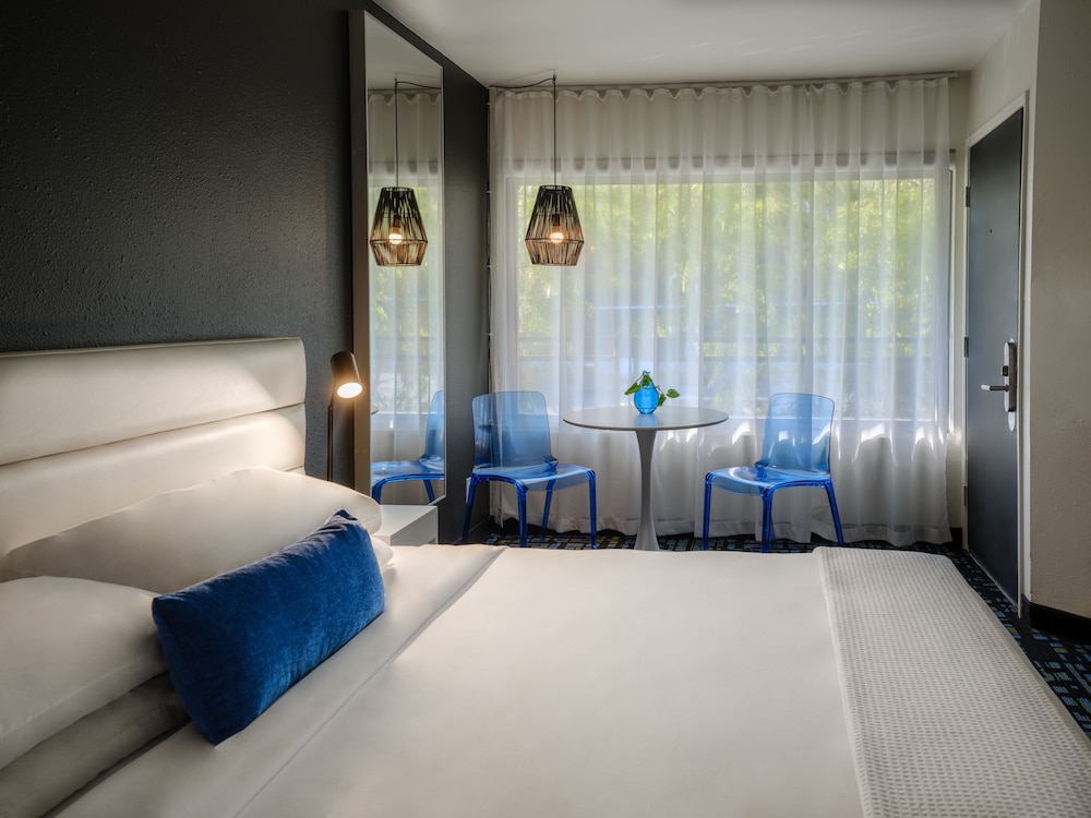 Jupiter Hotel - photo 9