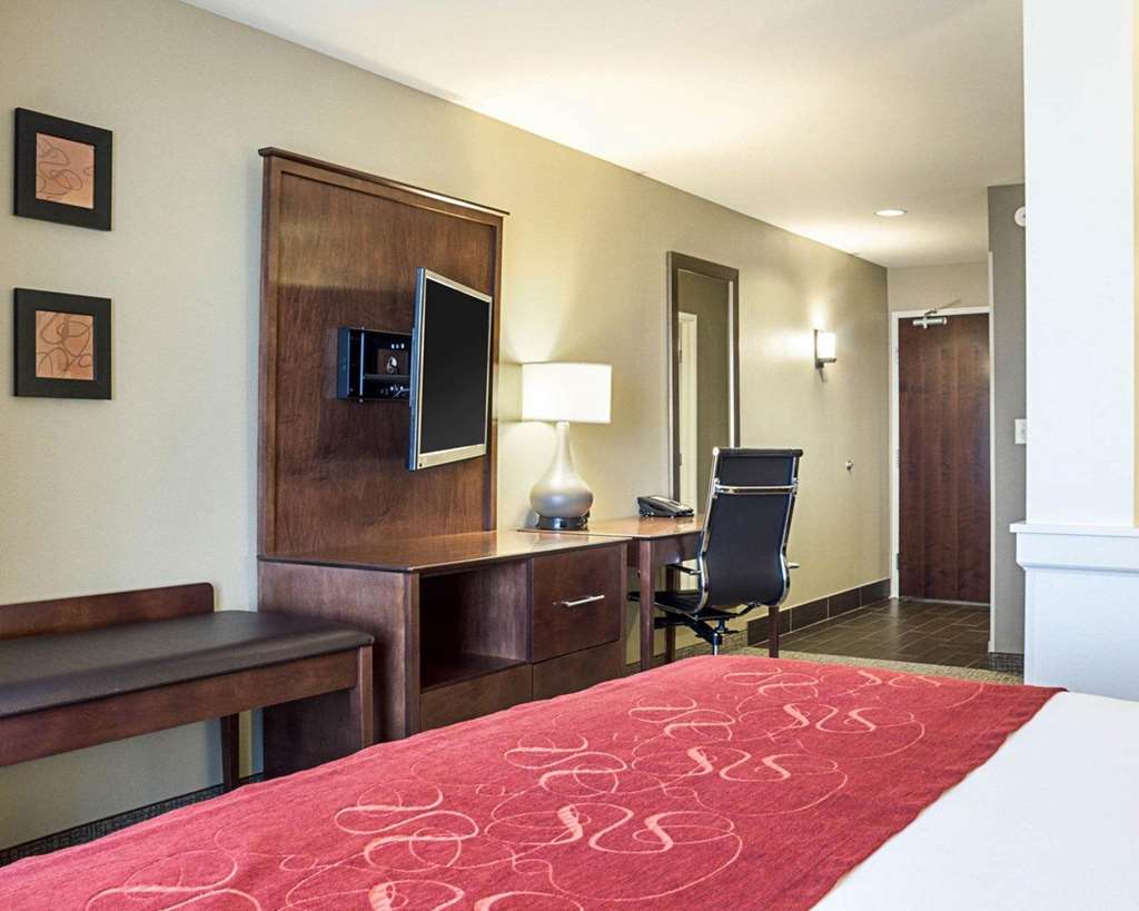Comfort Suites Fargo Medical Center - photo 20