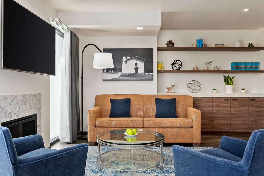 La Quinta Inn & Suites by Wyndham San Luis Obispo Downtown - photo 31
