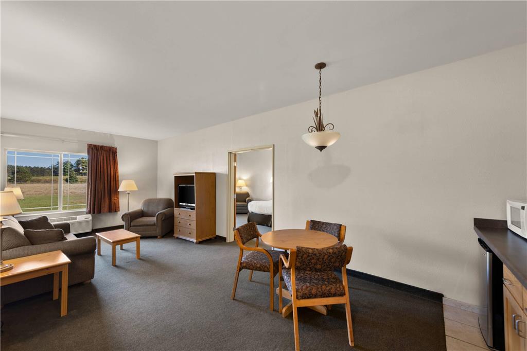 Rodeway Inn & Suites Tomahawk - photo 25