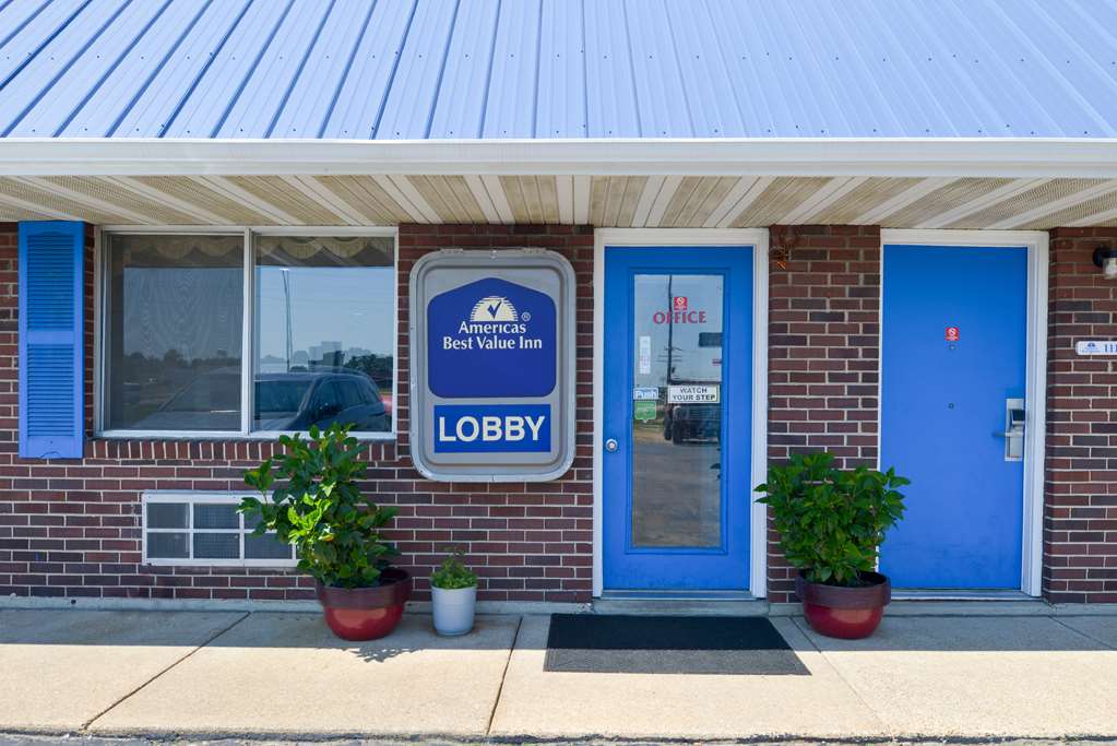 Americas Best Value Inn Sullivan - photo 3