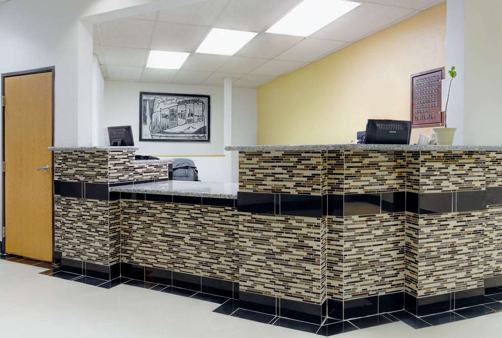 Super 8 by Wyndham Klamath Falls - photo 3