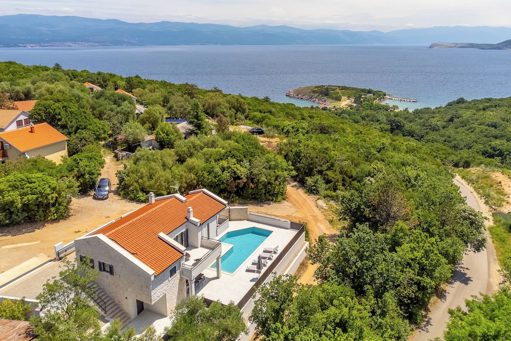 Pool Villa Greta Krk — 4-Star Luxury Hotel in Vrbnik, Croatia