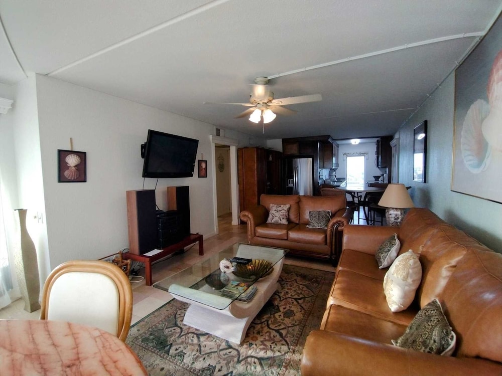 Landfall Towers 71 Minium 2 Bedroom Condo by RedAwning - photo 13