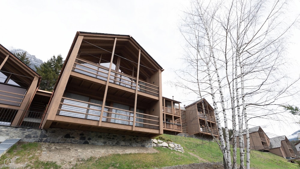 Italianway Dosso del Grillo 1A — 4-Star Luxury Hotel in Isolaccia, Italy