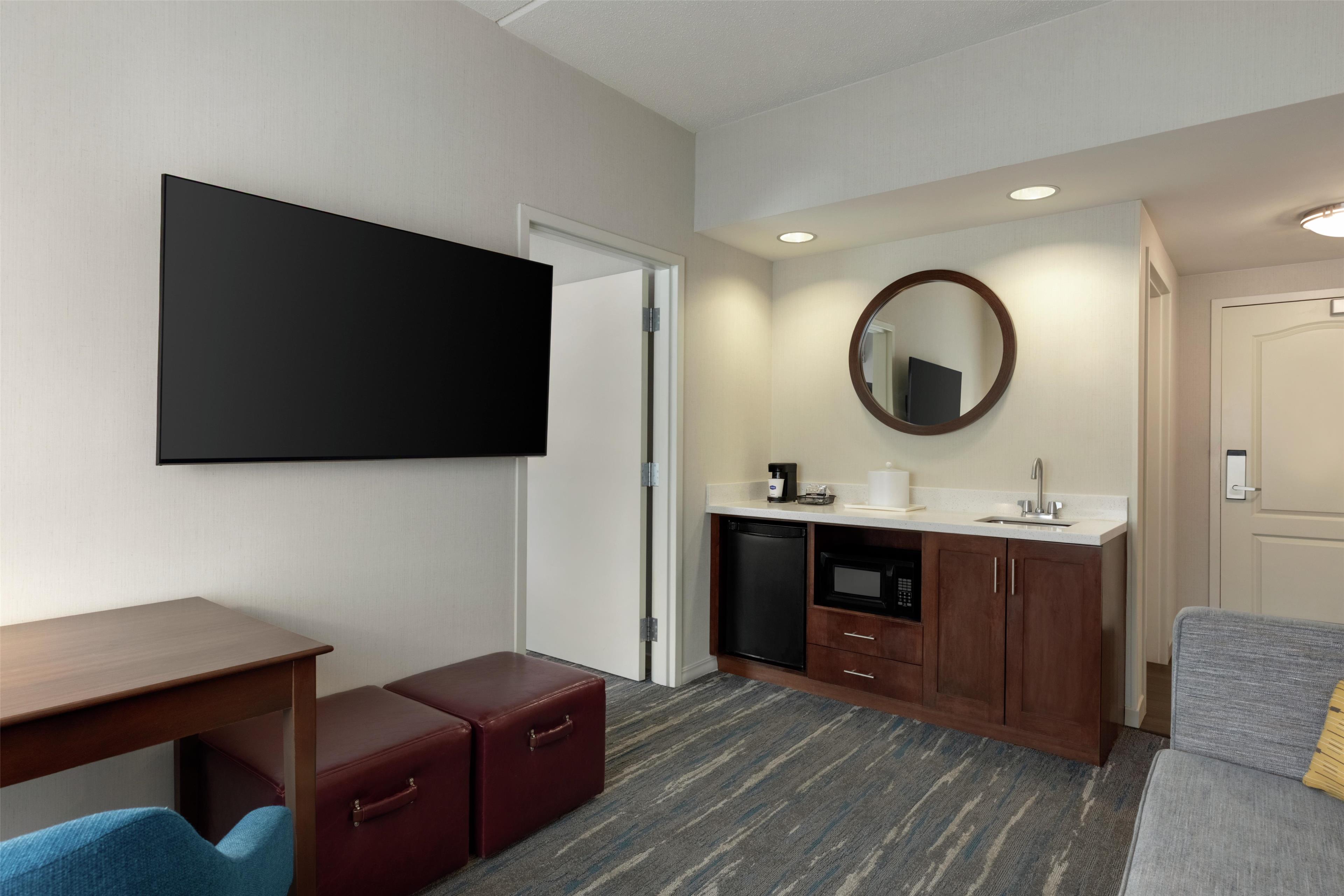 Hampton Inn & Suites Pittsburgh Harmarville - photo 18