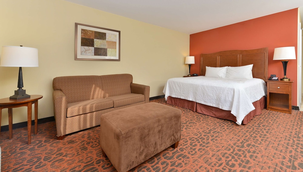 Hampton Inn Muscatine - photo 7