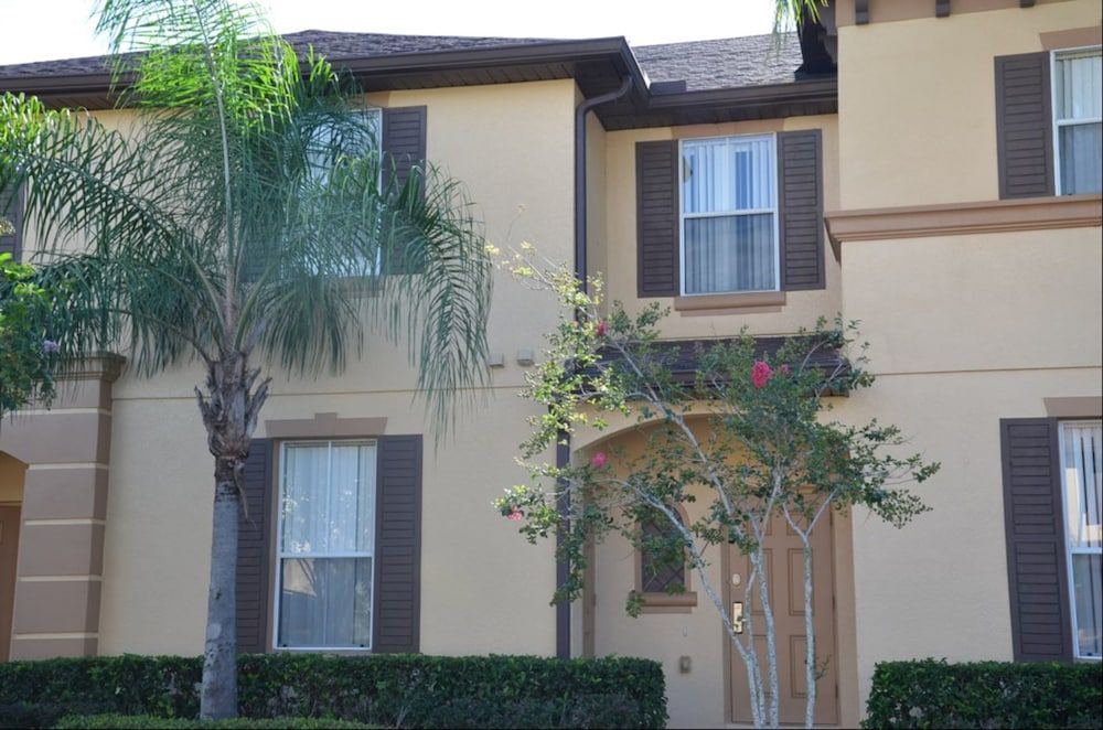Premium 3 Bed 3 Bath Townhome — 4-Star Luxury Hotel in Davenport, United States