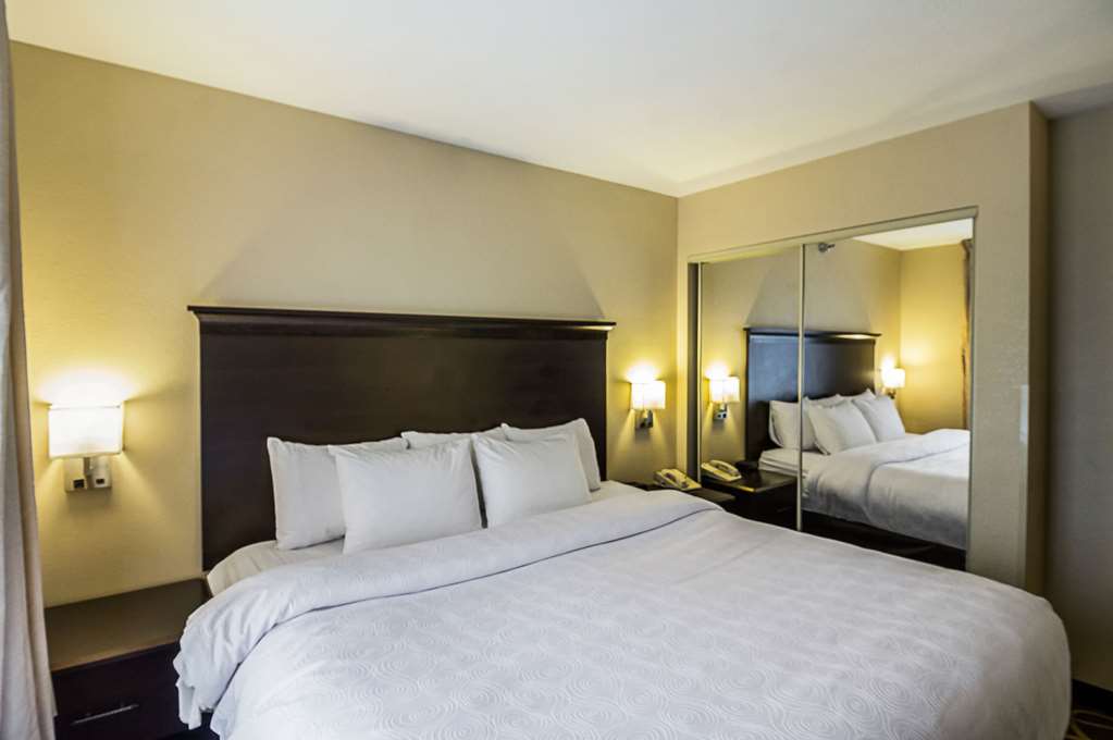 MainStay Suites Fargo I 94 Medical Center - photo 30