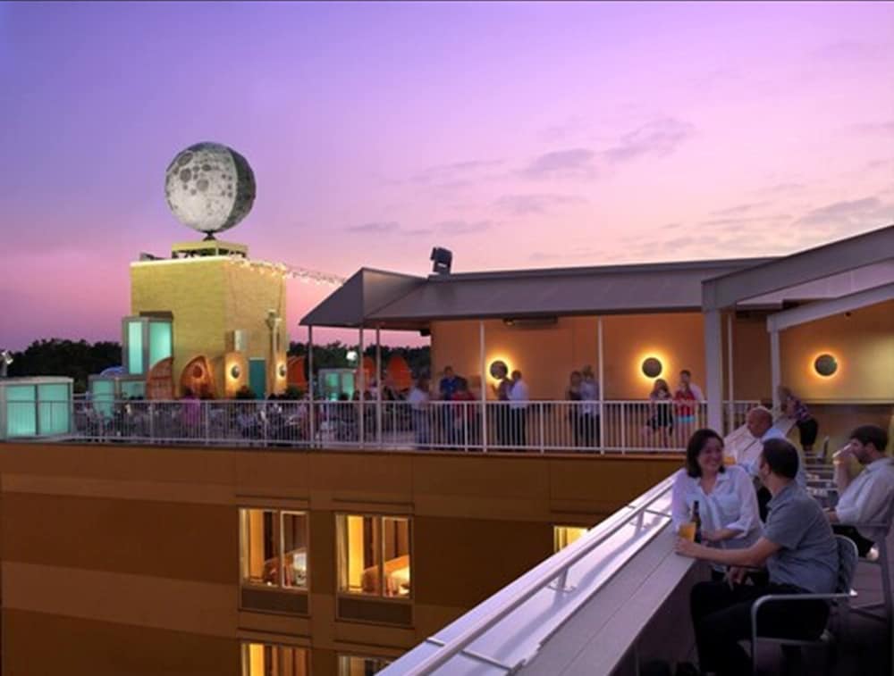 Moonrise Hotel - photo 40