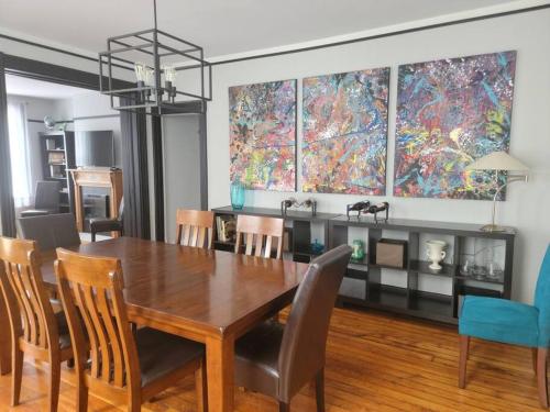 1895 meets 2023 Townhouse. — 4-Star Luxury Hotel in Hamilton, United States