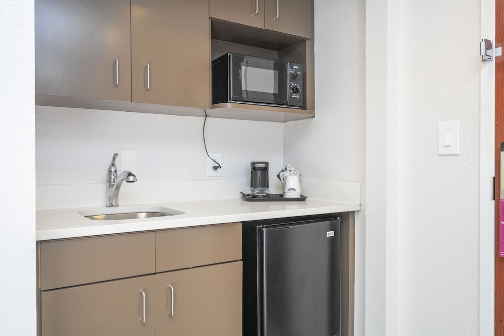 Hampton Inn Spring Hill - photo 18