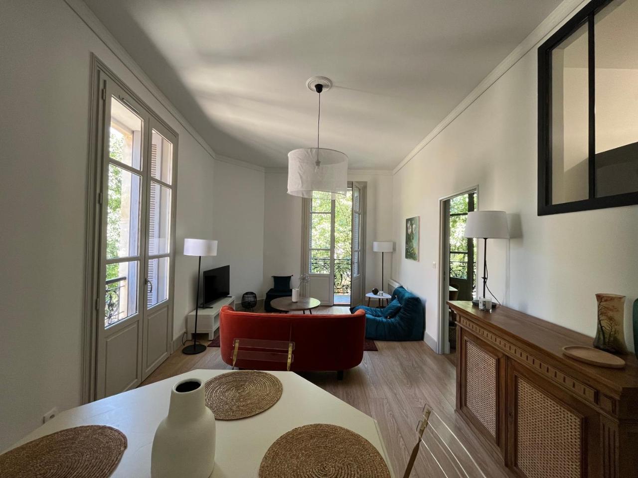 Nimes Appartement Renove Dans Immeuble Classe. — 4-Star Luxury Hotel in Nimes, France