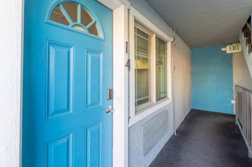 Midtown Getaway: Trendy Studio Heart of Reno