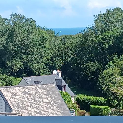 Kub - carbon neutral hotel in Trelevern