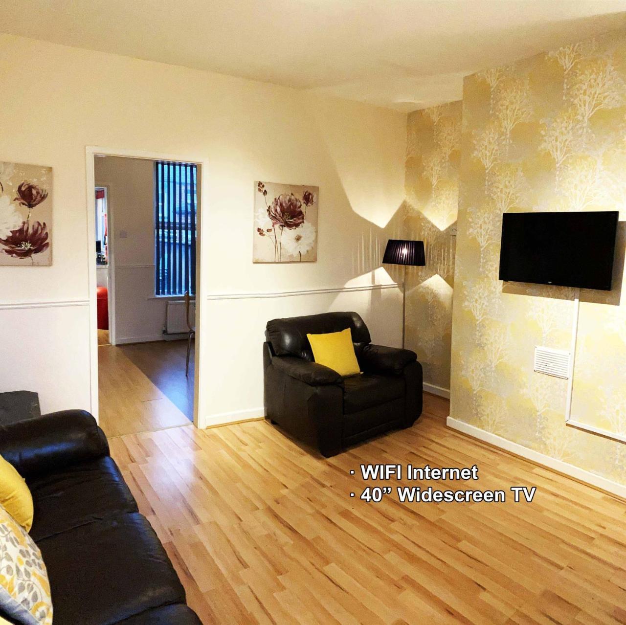 2 Bedroom House in St Helens Near M6 with Free Parking — 4-Star Luxury Hotel in St Helens, United Kingdom