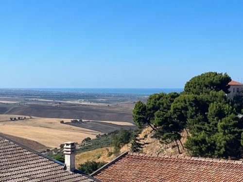 Dimora dei Poli Ferrero Spaziosa casa indipendente vista mare in centro su corso Garibaldi — 4-Star Luxury Hotel in Serracapriola, Italy
