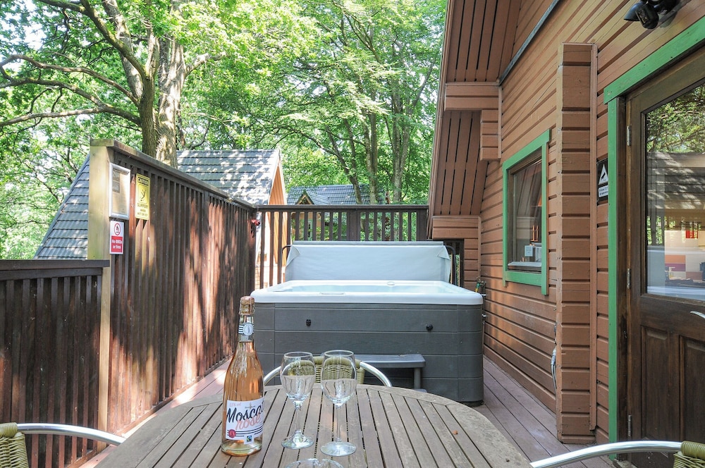 Lodge Nine For 6 With Hot Tub Spa Resort In Devon — Chudleigh
