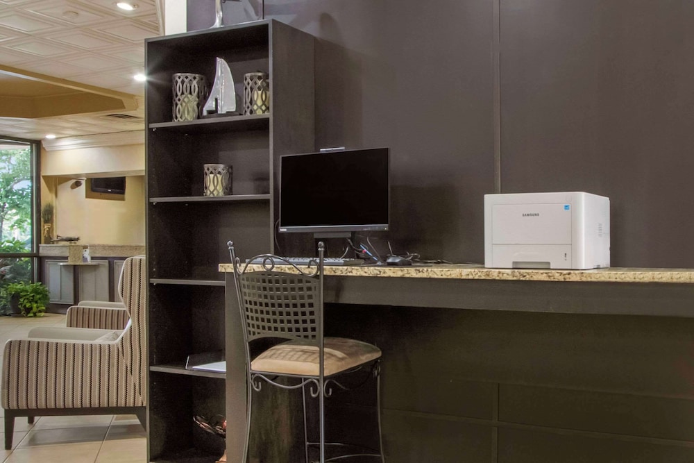 Clarion Inn Asheville Airport - photo 31