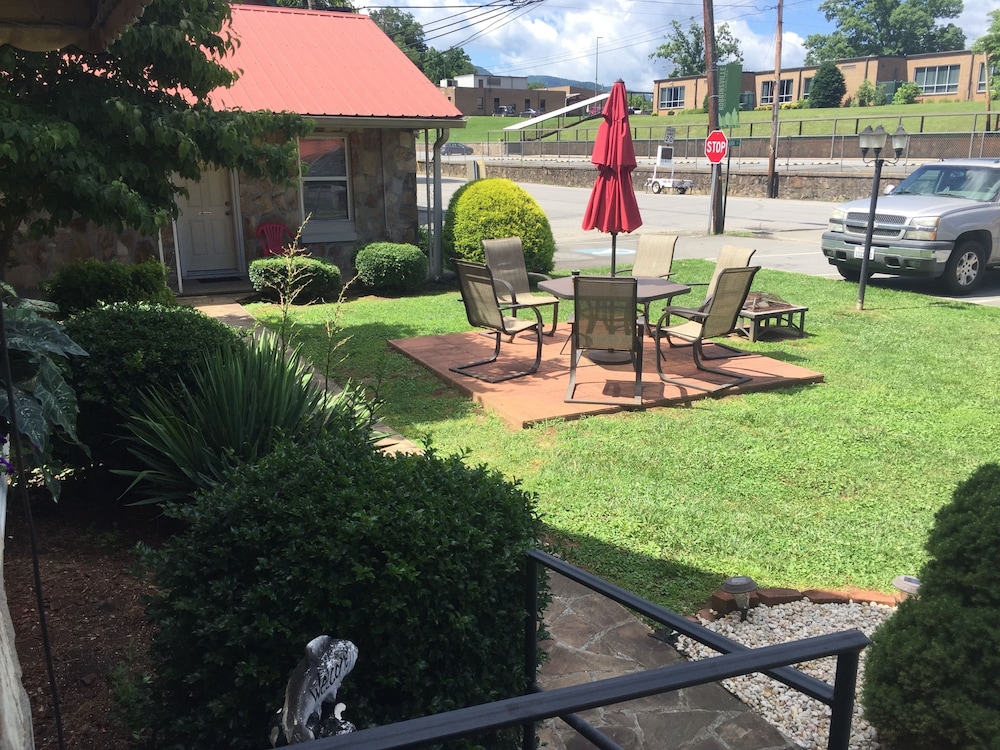 Phillips Historic Motel & Cottages - photo 101