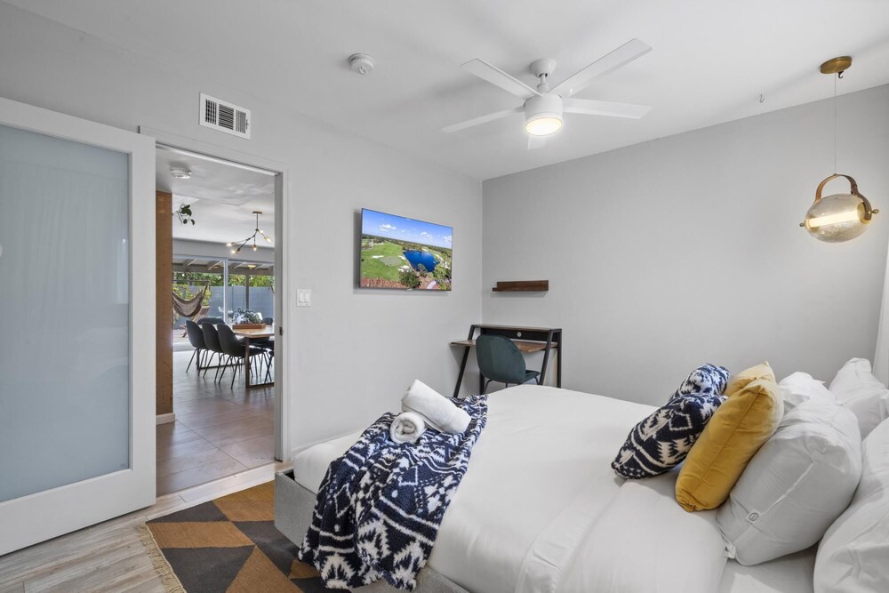 Mid Century Stunner By Homeslice Stays - photo 26