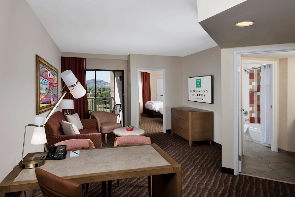 Embassy Suites by Hilton Phoenix Scottsdale - photo 22