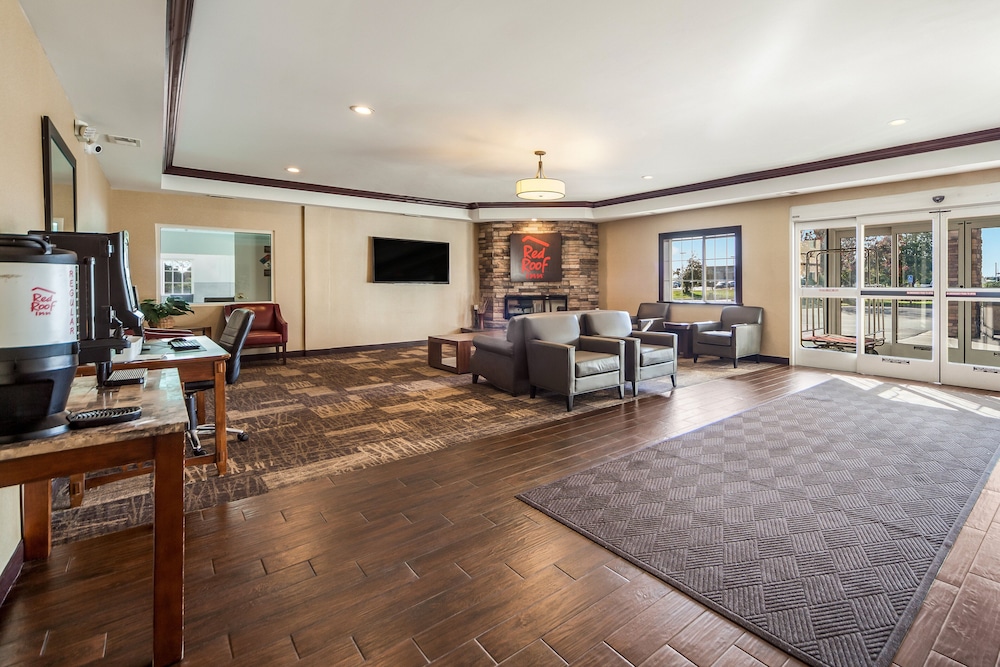 Red Roof Inn & Suites Omaha Council Bluffs - photo 4