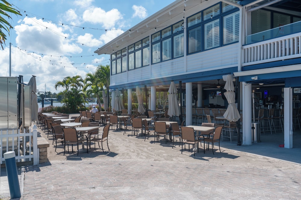 Pirate's Cove Resort & Marina - photo 14