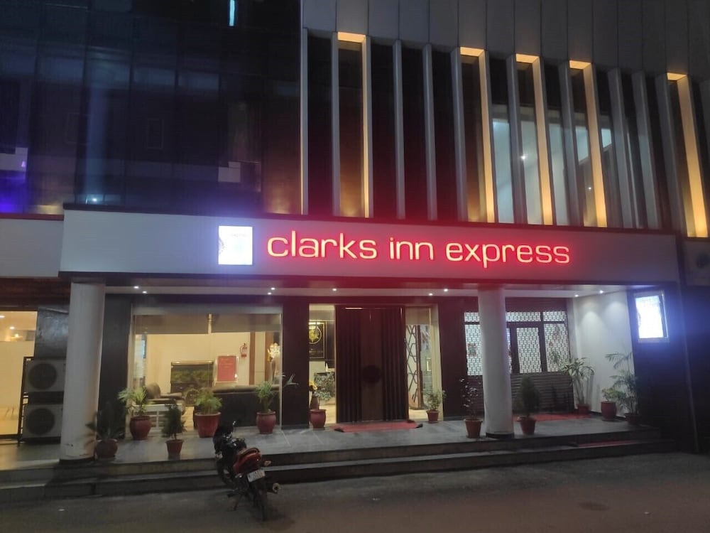 Clarks Inn Express - carbon neutral hotel in Samba