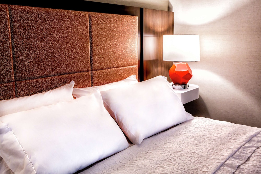 Hampton Inn & Suites Staten Island - photo 8