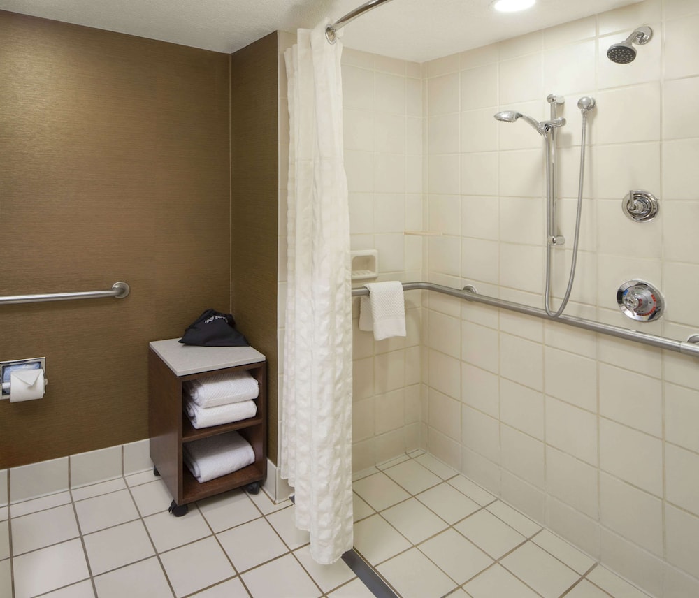 Embassy Suites by Hilton Austin Arboretum - photo 23
