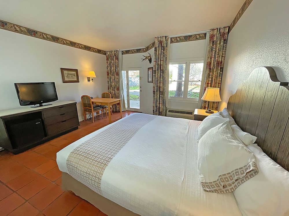 Y O Ranch Hotel - photo 11