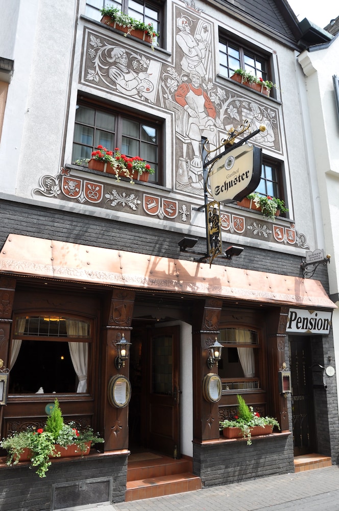 Hotel Gasthof Schuster Und Gv Stehaus — Schwetzingen