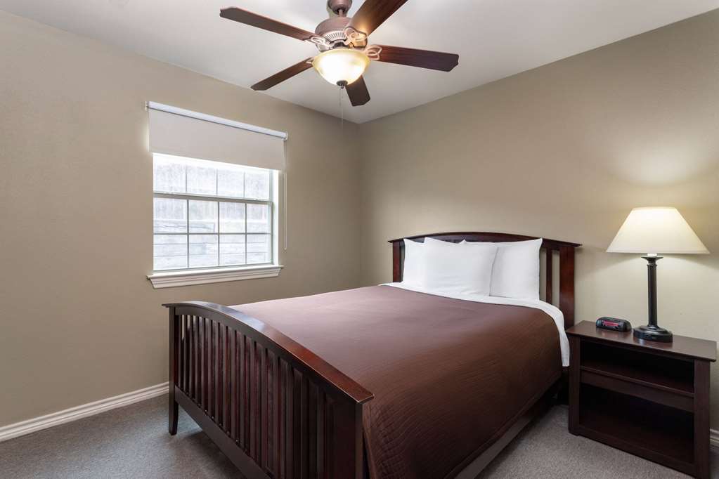 Eagle's Den Three Rivers Texas a Travelodge by Wyndham - photo 12