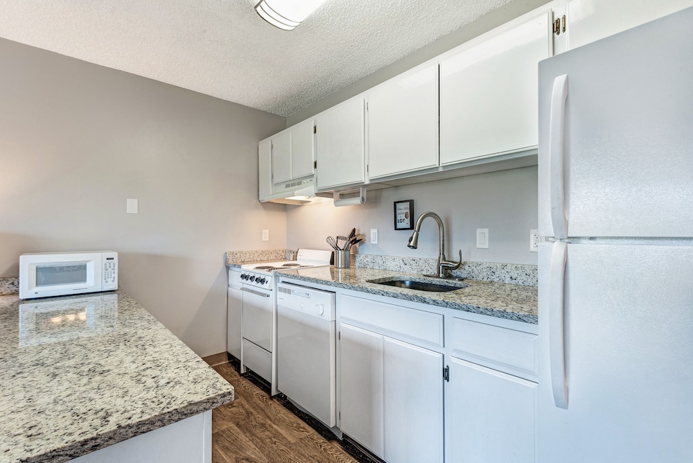 Bend Riverside Inn & Suites - photo 170