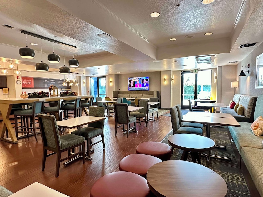 Hampton Inn & Suites Lathrop - photo 2