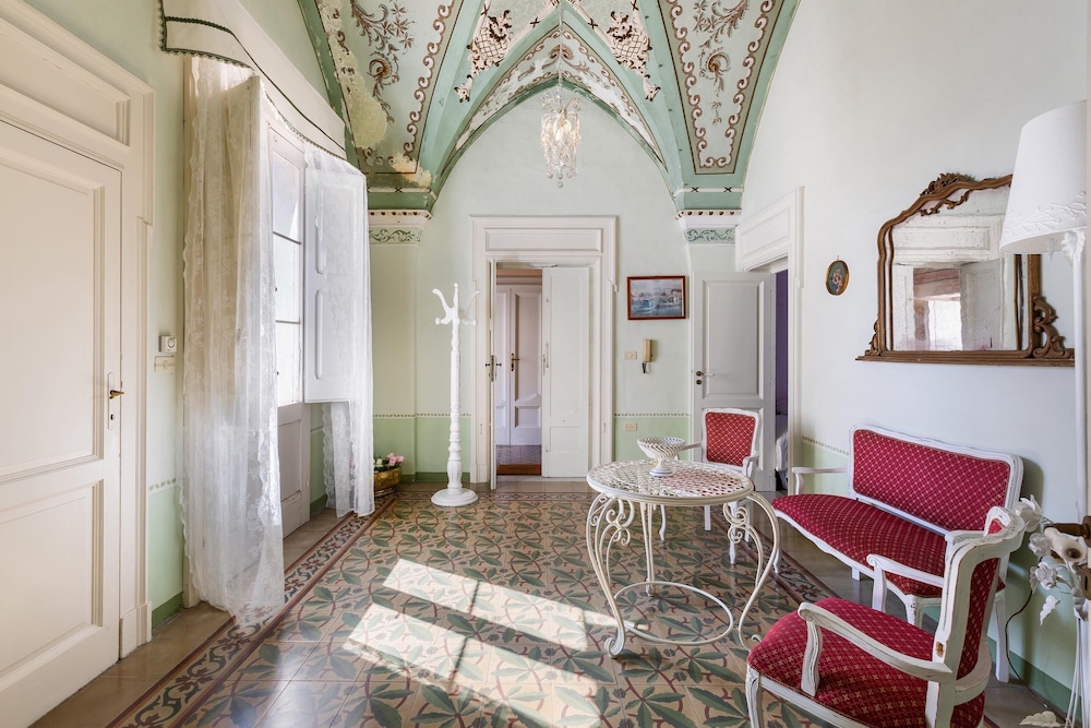 3267 Casa Romantica by Barbarhouse — 4-Star Luxury Hotel in Sava, Italy