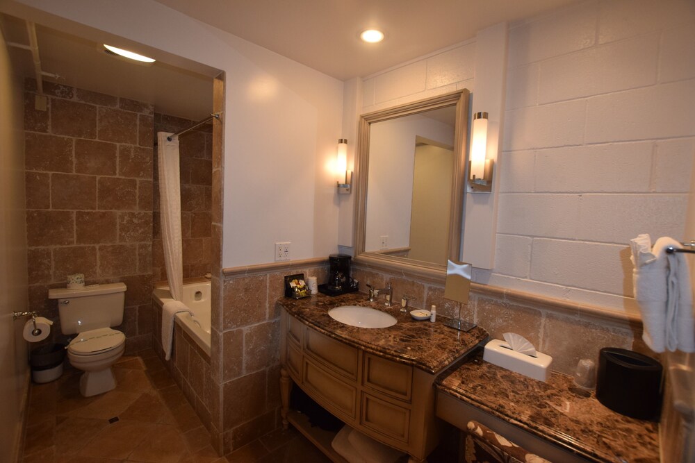 Catalina Courtyard Suites - photo 30